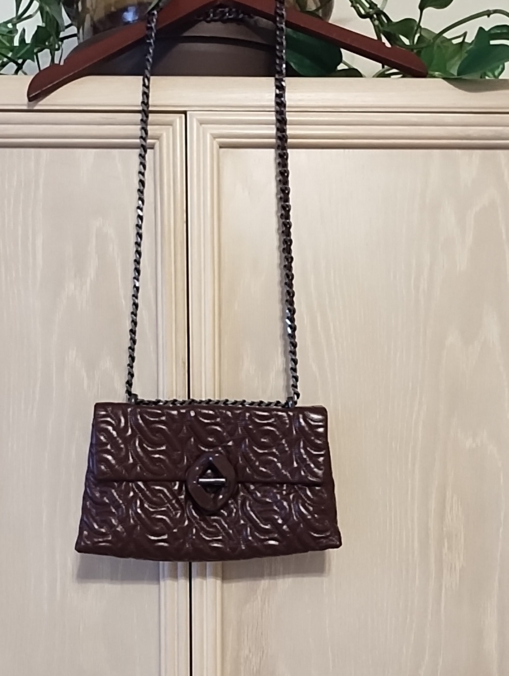 Quilted Chain Strap Shoulder Bag in Dark Brown